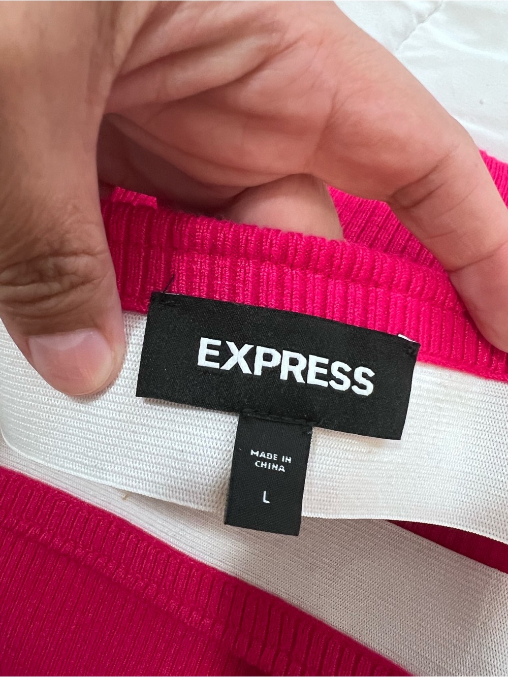 Express hot pink features ribbed knit texture and a flared ruffle skirt size L - Picture 3 of 9